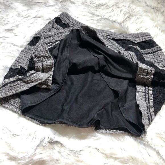 Max Studio | modal blend striped a-line black & gray textured skirt size XS - Picture 4 of 7